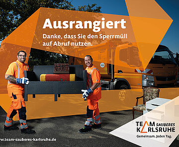 Foto mit Sperrmüll und der Aufschrift "ausrangiert"